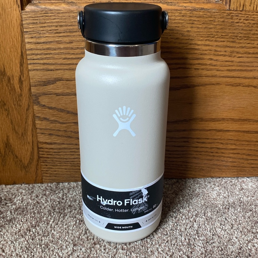 NWT Hydro Flask 32oz Wide Mouth Bottle Oat Color Twist Off Lid Stainless Steel